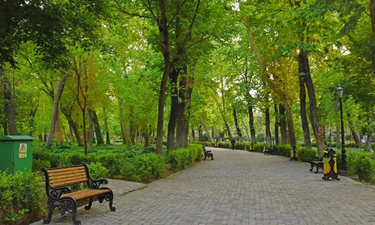 کشف ۳۶ گرم شیشه در بوستان لاله