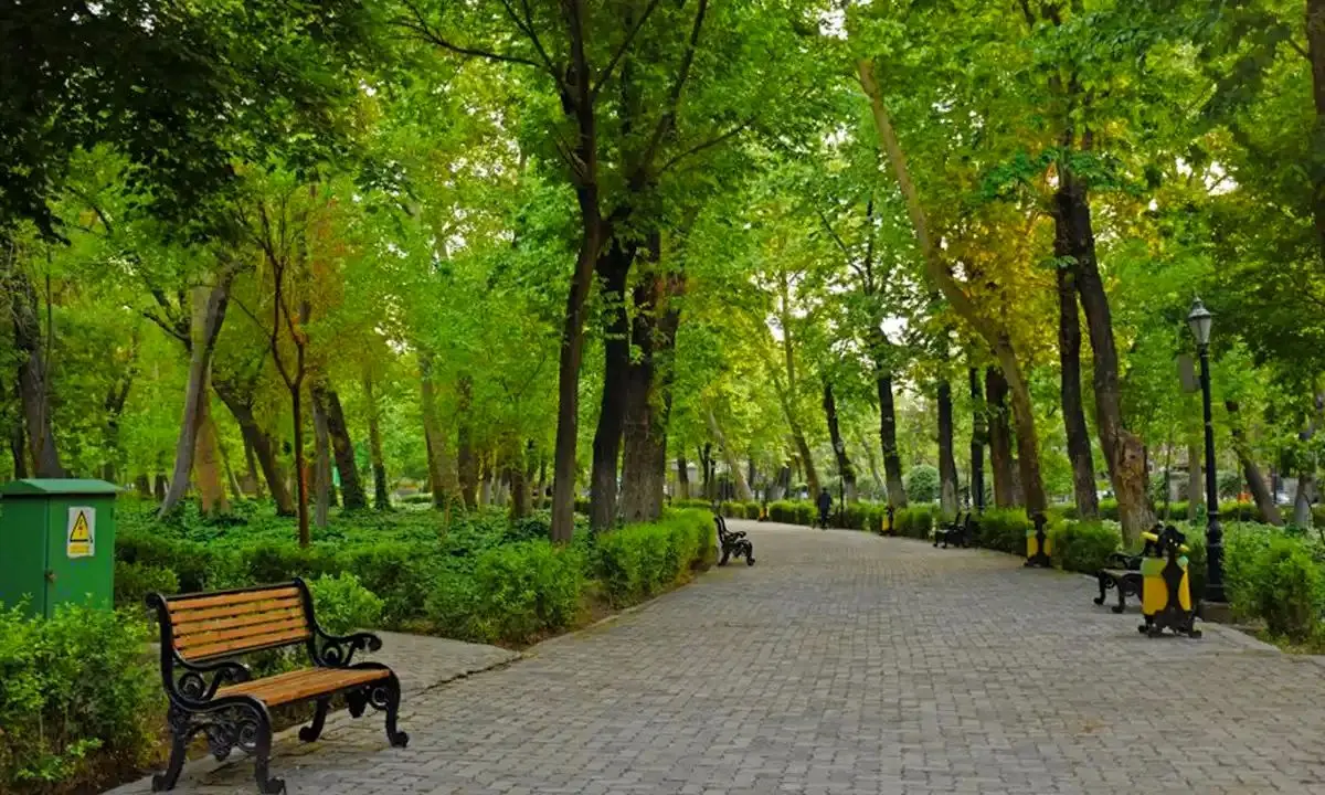 کشف ۳۶ گرم شیشه در بوستان لاله