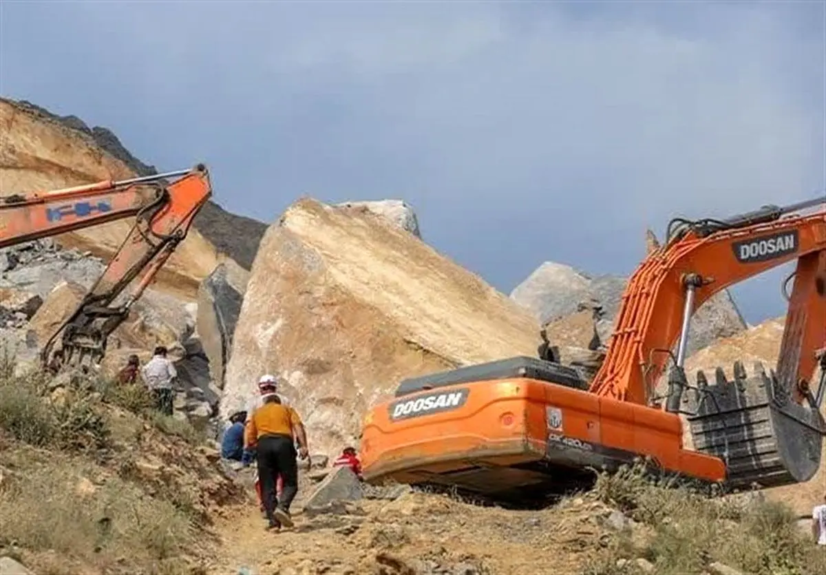 پیکر چهارمین مفقودی حادثه معدن شازند از زیر آوار خارج خواهد شد 