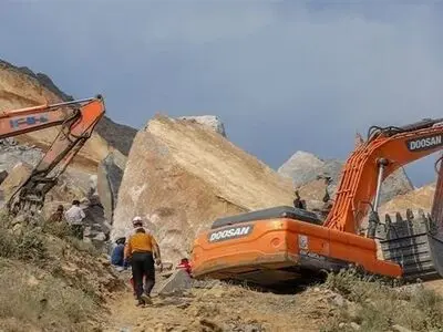 پیکر چهارمین مفقودی حادثه معدن شازند از زیر آوار خارج خواهد شد 