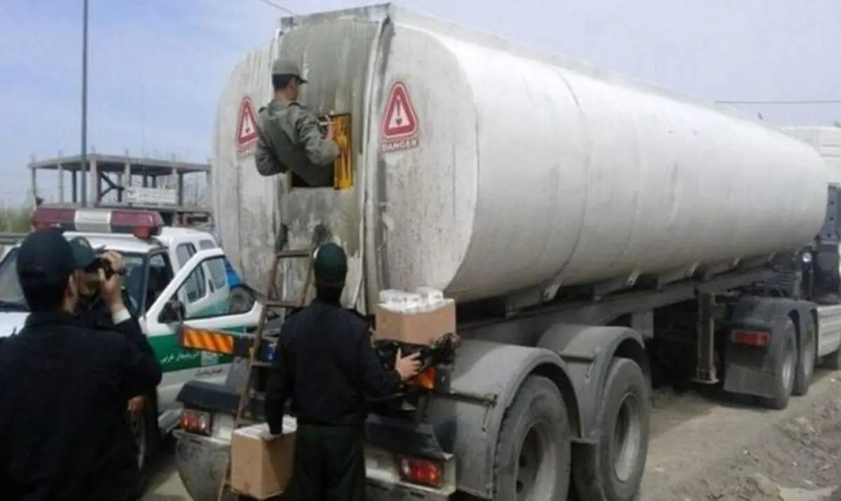 کشف و انهدام ۲ انبار سوخت قاچاق در شهرستان جاسک 
