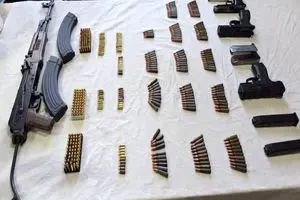 کشف سلاح و مهمات از راکب و ترک‌نشین یک دستگاه موتور سیکلت