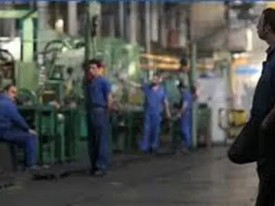 اخراج در آستانه بازنشستگی پیش از موعد/ کارگرانی که خانه‌نشین می‌شوند!