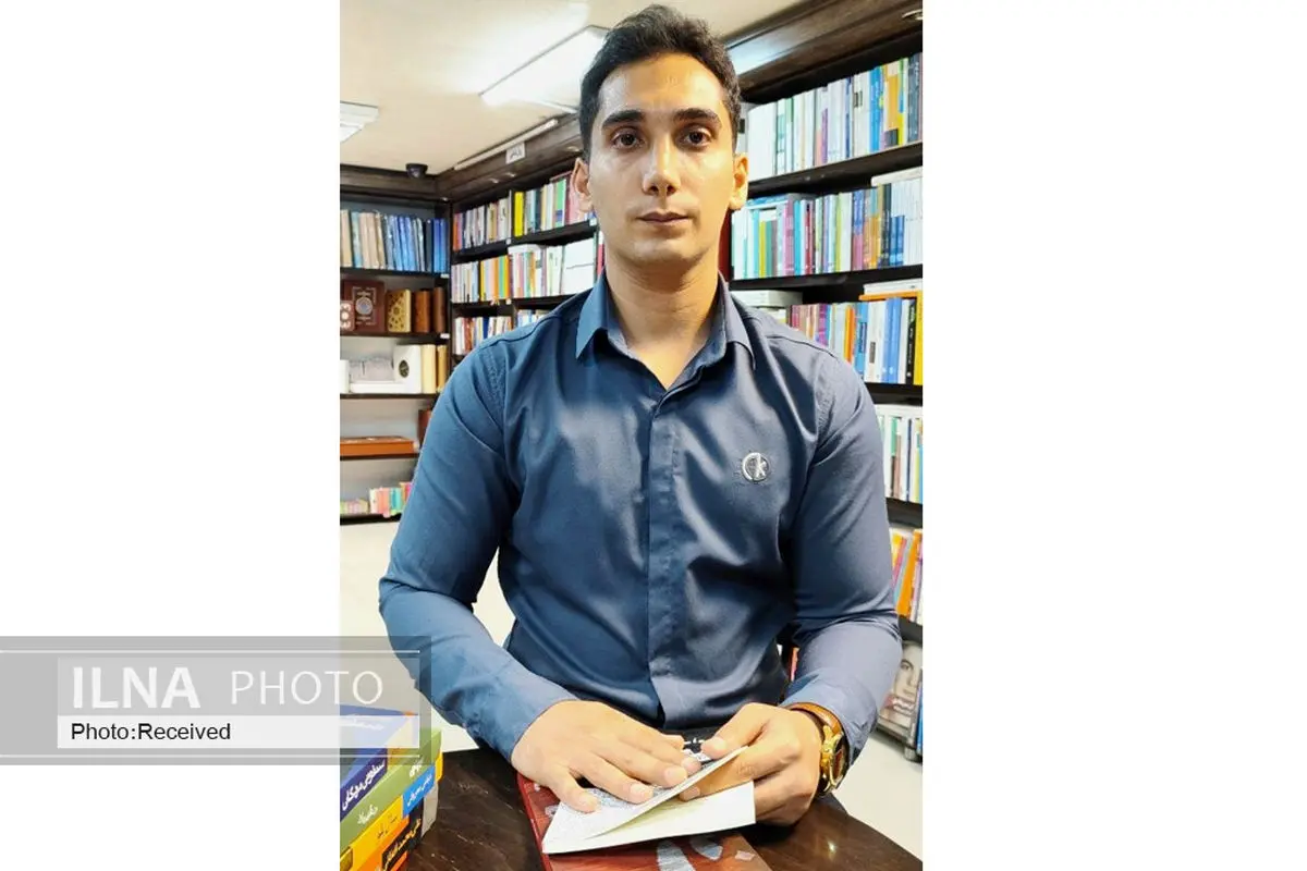 نویسنده رنج زیادی میکشد تا درونیاتش را روی کاغذ بیاورد