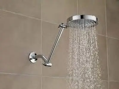 دوش روزانه چه بلایی سر سلامتی تان می آورد؟
