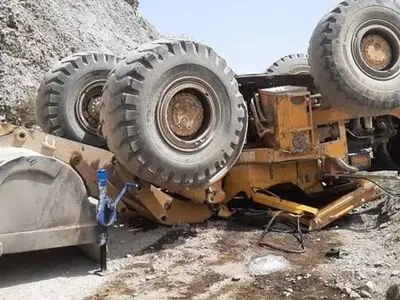 مرگ راننده لودر در معدن خاک کاشی جوزم کرمان