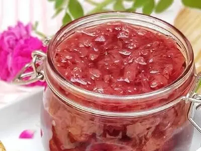 ۲ روش طرز تهیه مربا گل محمدی تازه و خشک