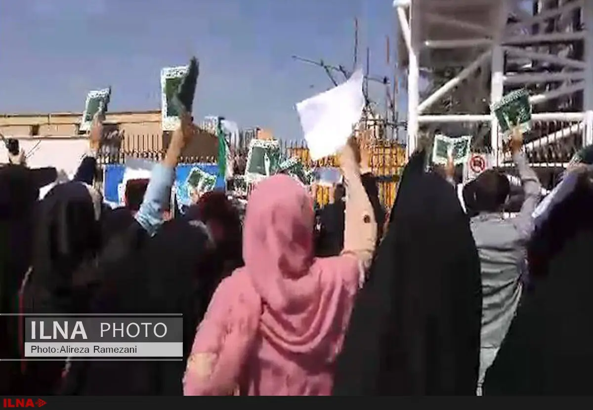 آموزش‌دهندگان نهضت سوادآموزی مقابل مجلس تجمع کردند