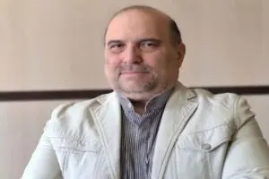 برای فریب نخوردن باید به بدیهی ترین گزینه ها شک کرد 