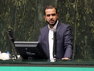 دولت به جای لغو بخشنامه پرداخت ریالی حق ماموریت‌های خارجی برای مشکلات اقتصادی مردم اقدام کند