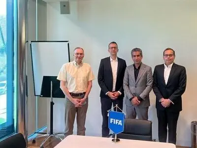 ‌دیدار کامرانى‌فر با مسئولان مالى و دپارتمان داورى فیفا