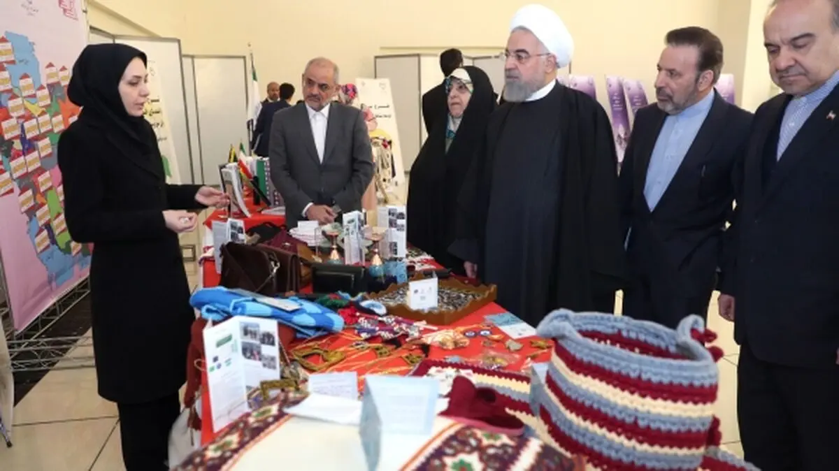 بازدید رئیس‌جمهور از نمایشگاه توانمندی های زنان و رونمایی از ۳۴ کتاب گفت‌وگوی ملی خانواده