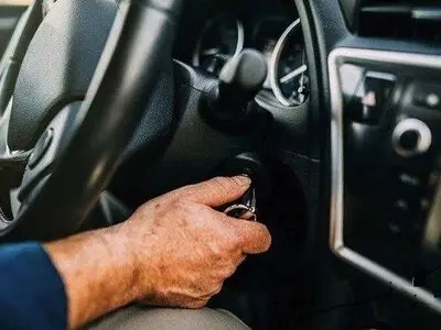 ۶ دلیل خاموش شدن ناگهانی خودرو هنگام رانندگی