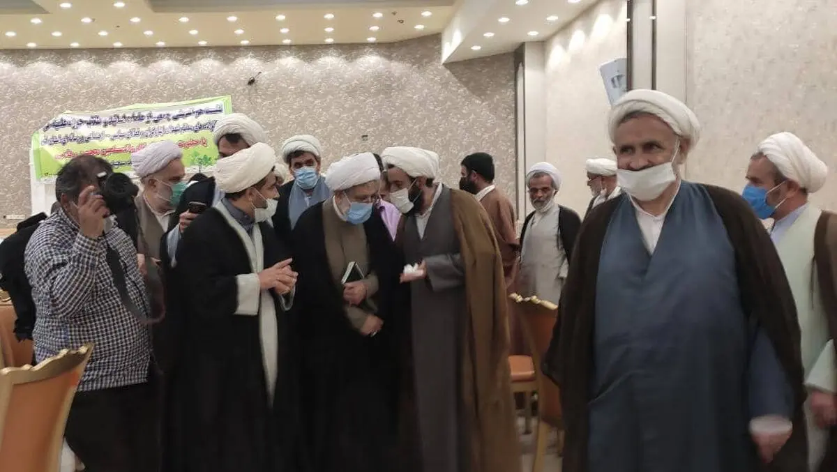 درخواست جمعی از طلاب و فضلای حوزه علمیه قم از محسن رهامی برای کاندیداتوری در انتخابات ریاست جمهوری