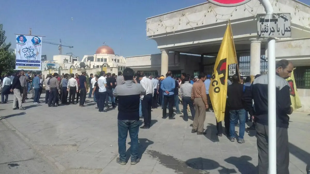 اجتماع کارگران هپکو این‌بار مقابل ساختمان استانداری برگزار شد/ نماینده اراک:  کارگران وارث خصوصی‌سازی غلط شده‌اند