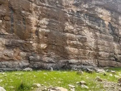 کشف منبع تأمین مصالح سنگ‌های هخامنشیان در آبدانان ایلام 