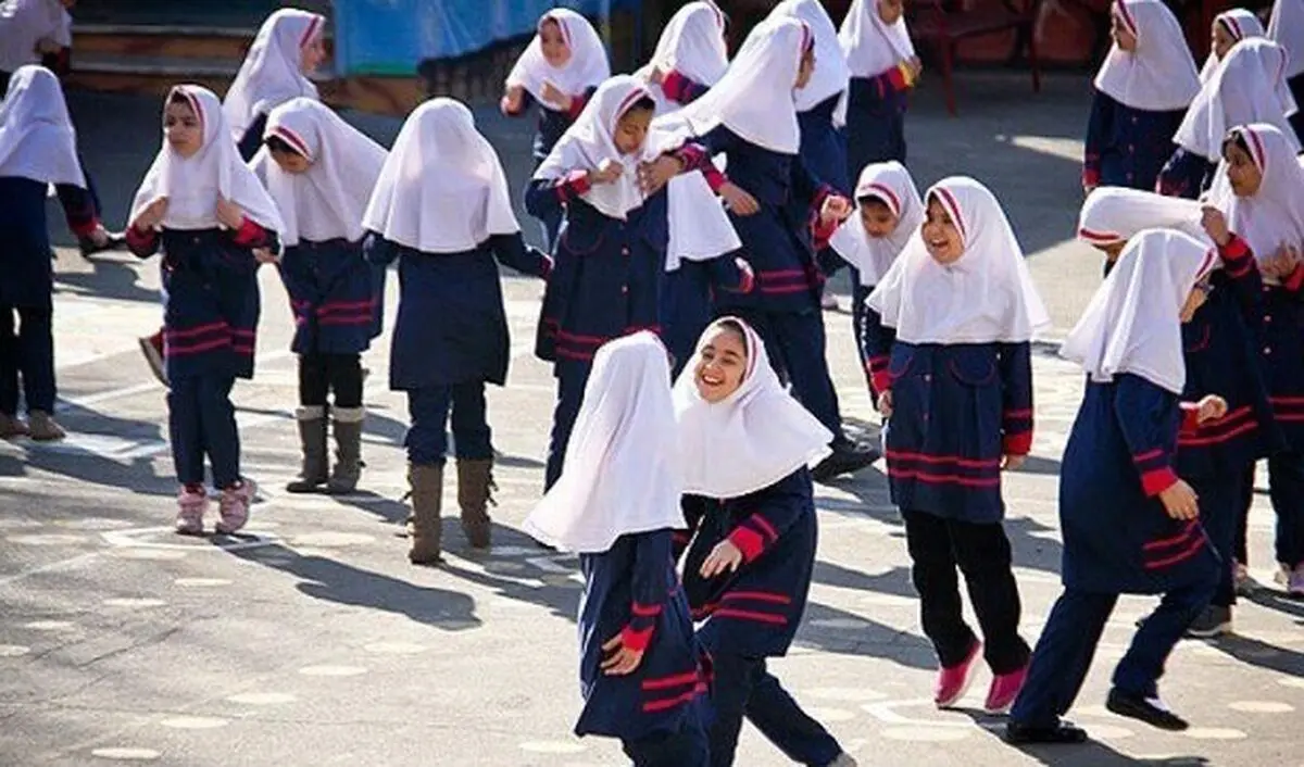 بعد از ۱۲ سال ۱۵۰۰۰ مربی و مشاور مدرسه جذب شده‌اند