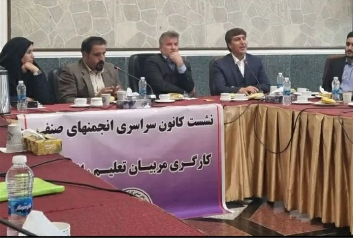 مشکل بیمه «مربیان راهنمایی و رانندگی» با حضور مسئولان بررسی شد