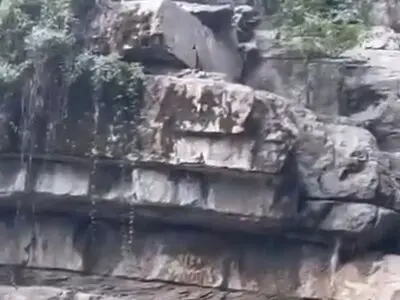 شیرجه مرگ در آبشار شیرآباد + فیلم