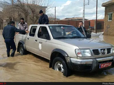 کمک‌رسانی یگان حفاظت اداره کل میراث فرهنگی استان گلستان به سیل‌زدگان/ توزیع غذای گرم بین مردم