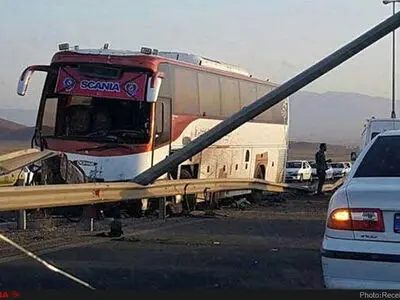 مصدومیت 15 نفر در حادثه تصادف اتوبوس