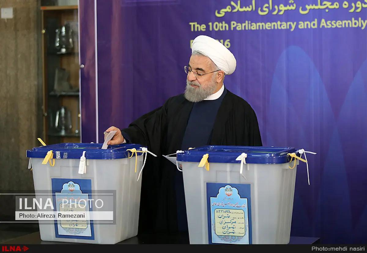 رئیس جمهور رای خود را در ستاد انتخابات وزارت کشور به صندوق انداخت