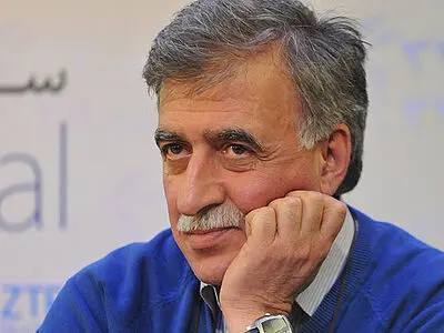 اکثر سینماگران وضعیت اقتصادی مناسبی ندارند/ اگر بازیگری دستمزدش را به بیت‌کوین یا دلار می‌گیرد، تهیه‌کننده مقصر است/ برای سینما نمی‌توان باید تعیین کرد