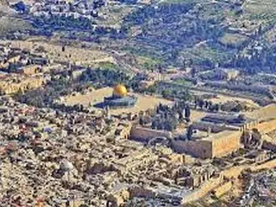 هواپیماهای اسرائیل می آیند لب مرز، بعد آن آدم خوش‌خیال می‌خواهد بلیت بیت المقدس بفروشد!