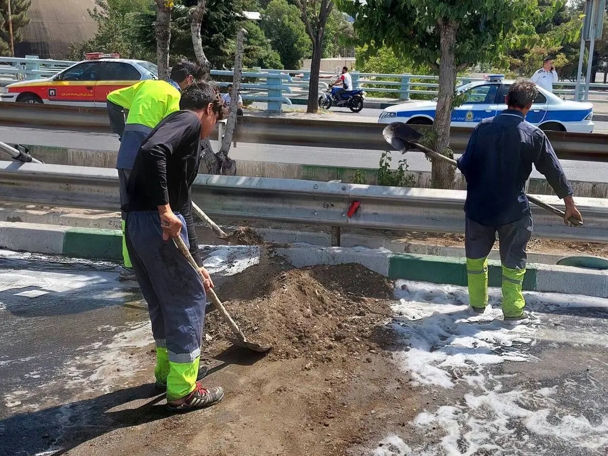 واژگونی تانکر حامل بنزین در بزرگراه یادگار