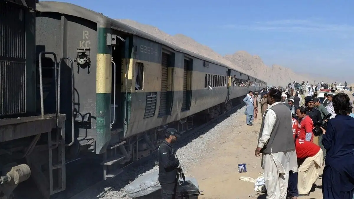 چندین کشته و زخمی در حادثه انفجار قطار مسافربری در پاکستان

