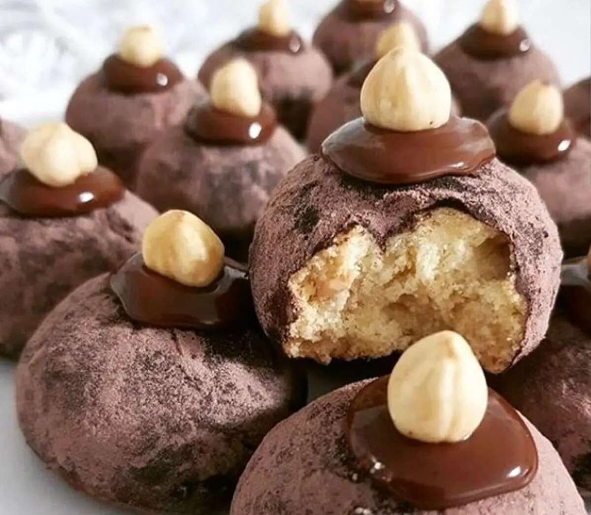 طرز تهیه شیرینی فندقی شکلاتی