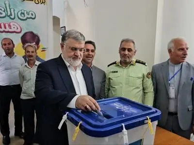 استاندار آذربایجان غربی رای خود را به صندوق انداخت

