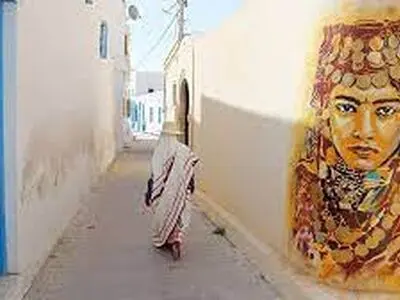 هنرمندی که اینگونه به دیوارهای بی‌روح جان بخشید/ عکس