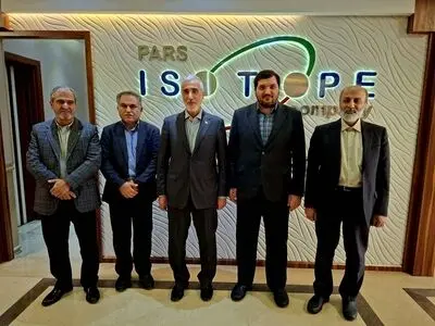 بازدید رییس سازمان غذا و دارو از مرکز تحقیقات کشاورزی و پزشکی هسته‌ای استان البرز