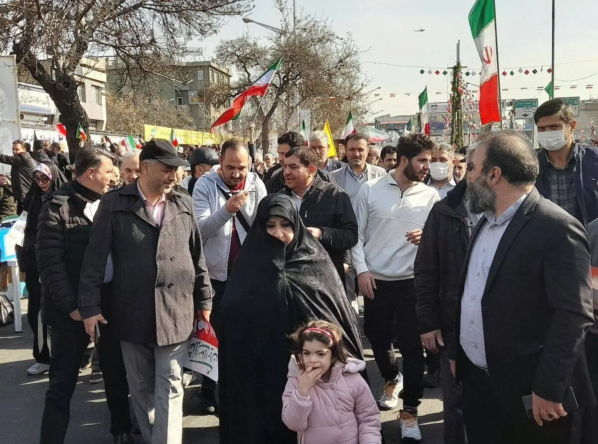 مردم برای حل مشکلات در انتخابات به صحنه بیایند