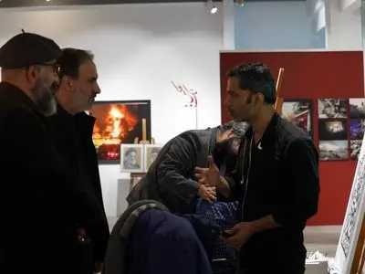 بازدید معاون هنری از کارگاه خلق اثر تجسمی «رهبر شهید»