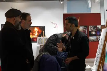 بازدید معاون هنری از کارگاه خلق اثر تجسمی «رهبر شهید»