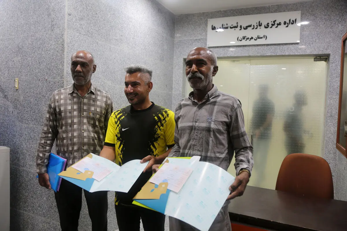 آغاز تحویل بیش از  ۲ هزار گواهینامه ثبت شناورهای صیادی در هرمزگان