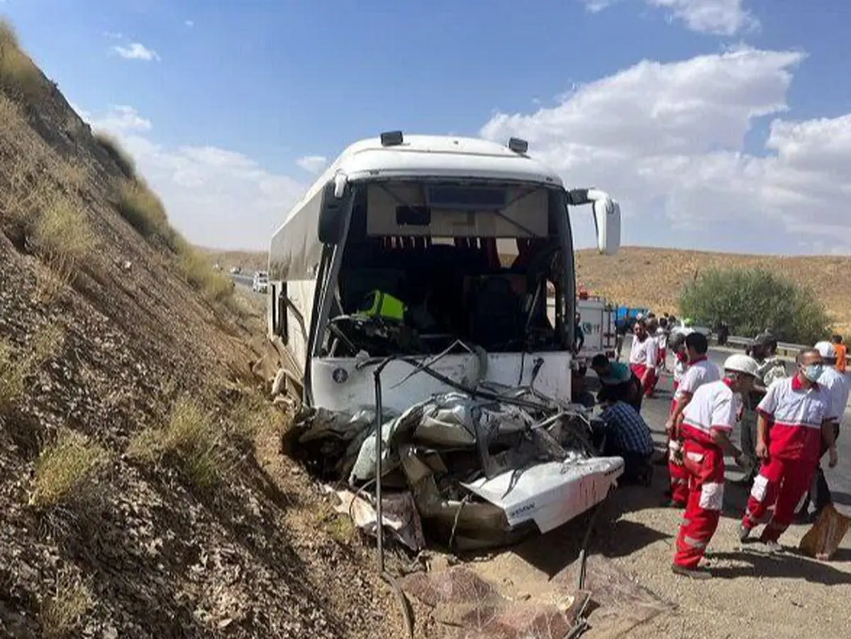 ۴ کشته در تصادف اتوبوس با خودرو حامل زائران اربعین در ایلام