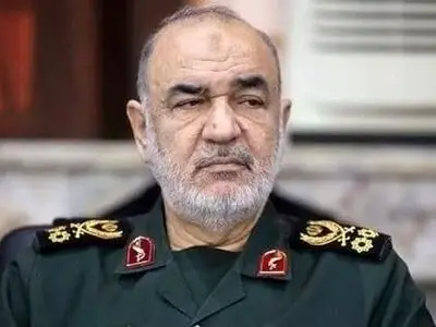 فرمانده کل سپاه با صدور پیامی درگذشت پدر والا مقام شهیدان عزیزی را تسلیت گفت