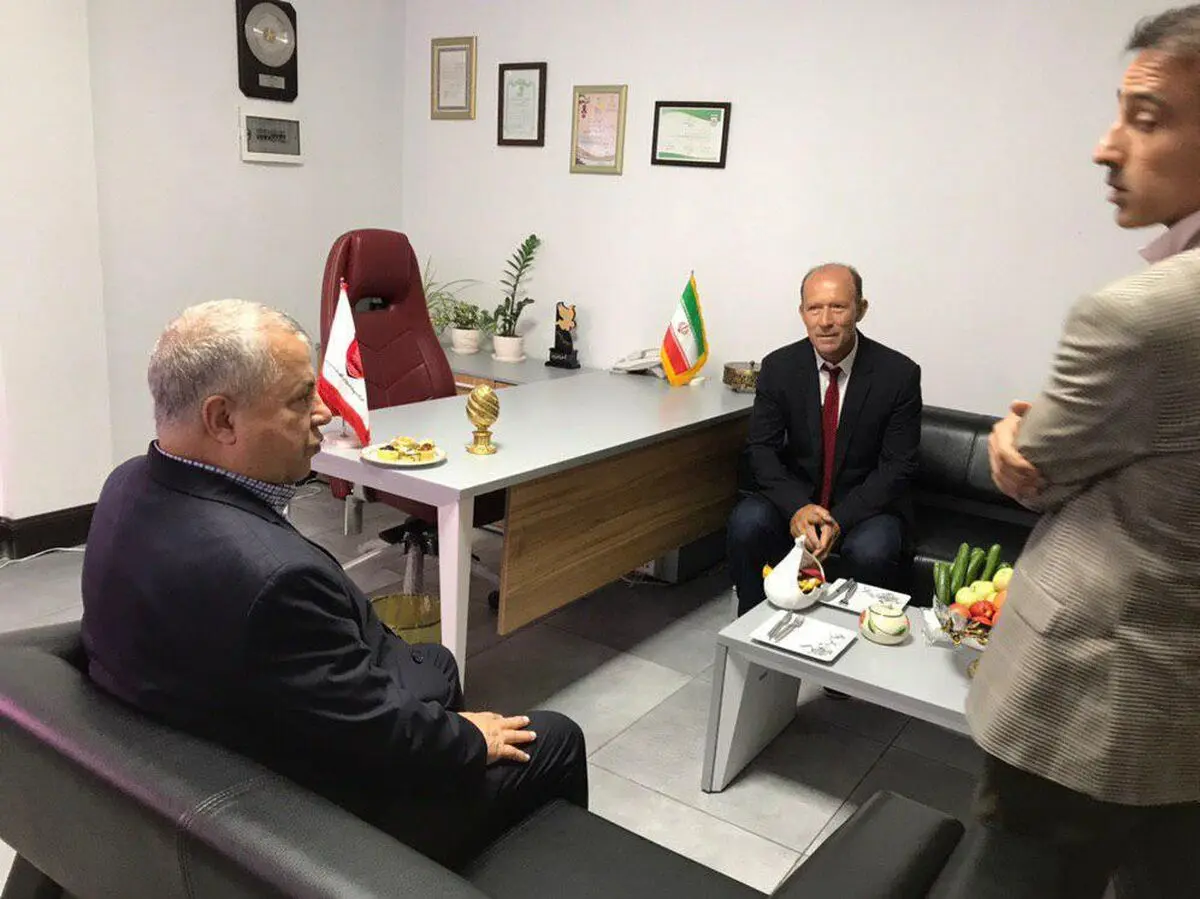 کالدرون به دیدار پروین رفت/ اهدای پیراهن شماره هفت آرژانتین به اسطوره پرسپولیس (تصاویر)