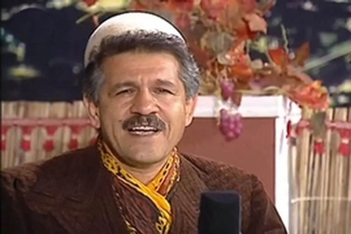 با لباس لری در محل همایش روز گلونی حاضر خواهم شد