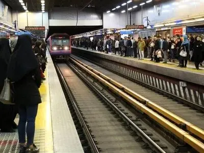 اقدام به خودکشی در مترو شادمان
