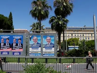 French presidential hopefuls seek momentum in regional election run-offs