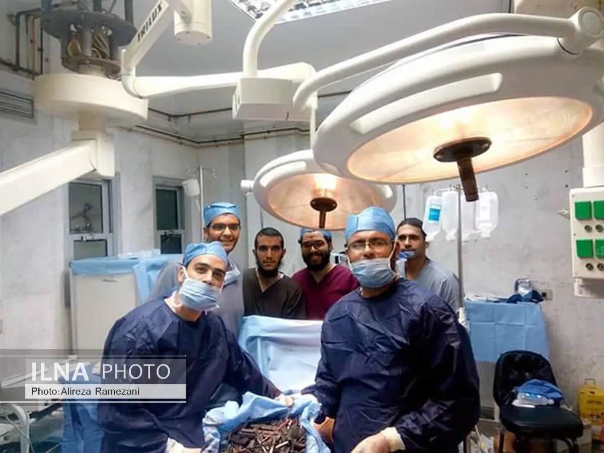 زنی که سیم ظرفشویی می‌خورد+عکس
