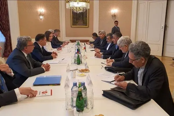 Iran, Russia nuclear chiefs meet in Vienna