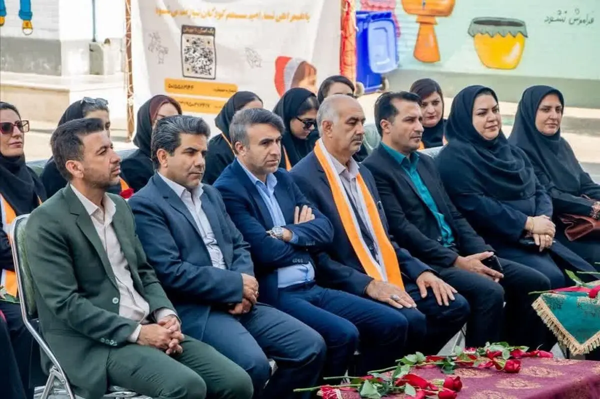 اهدای ۱۰۰ کوله‌پشتی و بسته لوازم‌التحریر به دانش‌آموزان نیازمند