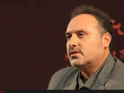 سیاسیون به اعتبار صاحبان قلم نیازمندند تا به قدرت خود مشروعیت بدهند