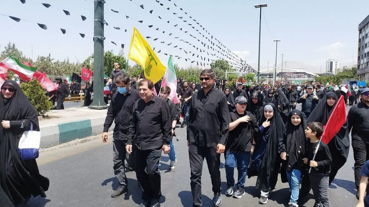 حضور مخبر در مراسم تشییع پیکر رهبر شهید انقلاب