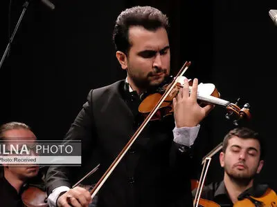 فیلم‌ها و سریال‌ها بیش از موسیقی اهمیت رسانه‌ای دارند/ خودم را در قبال فرهنگ و هنر ایران مسئول می‌دانم